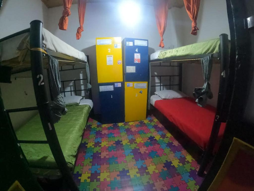 Postel nebo postele na pokoji v ubytování Hostal Gastro Bar Casa Colibrí