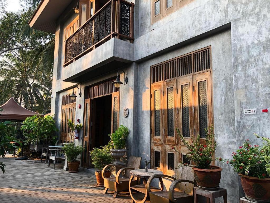 อาคารที่มีโรงแรม