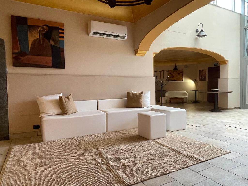 Posezení v ubytování Hotel Capomulini 3 Stelle