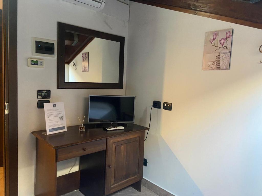 TV a/nebo společenská místnost v ubytování Hotel Capomulini 3 Stelle