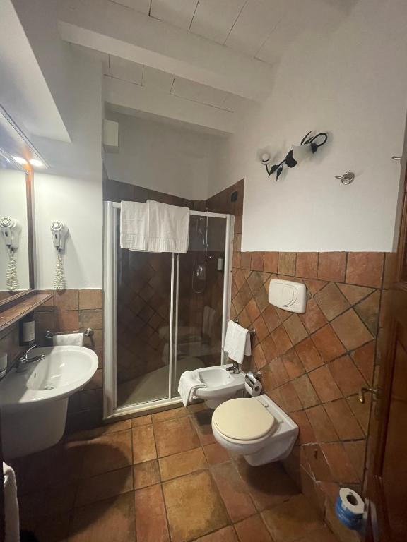 Koupelna v ubytování Hotel Capomulini 3 Stelle