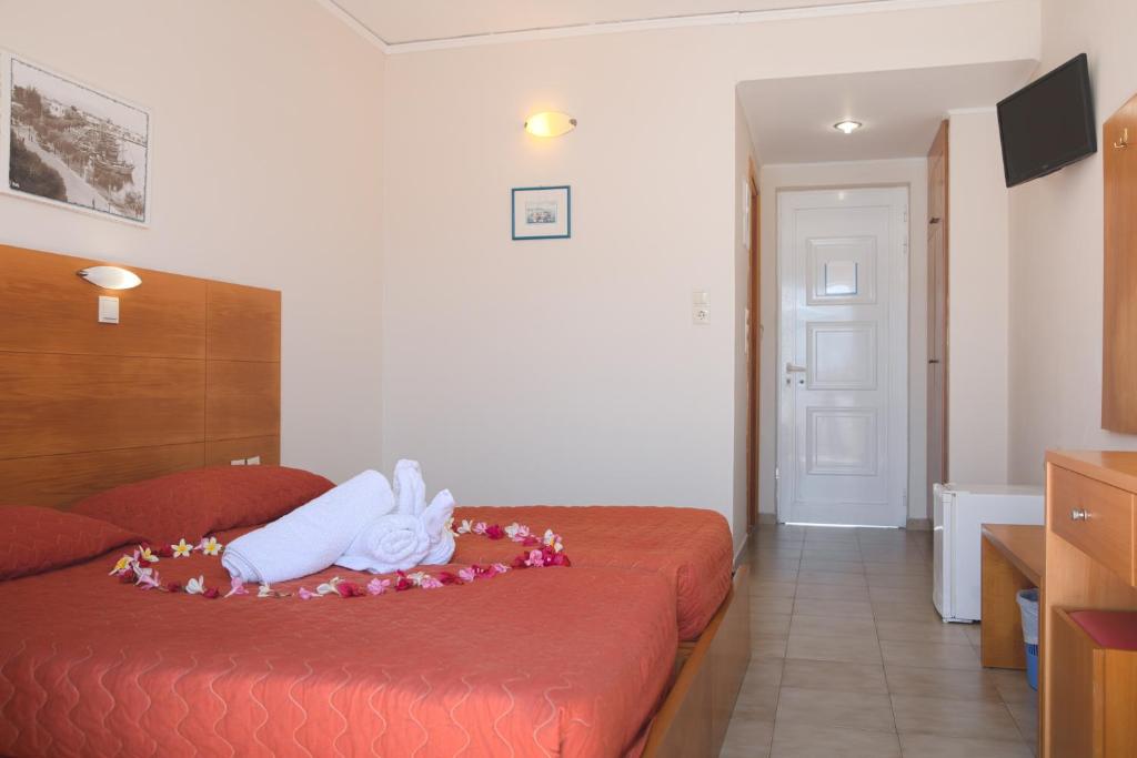 Postel nebo postele na pokoji v ubytování Hotel Tigaki's Star