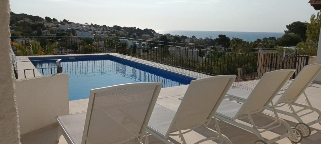 Meerblick Villa mit Terrasse, Pool und kostenlosen WLAN neu renoviert