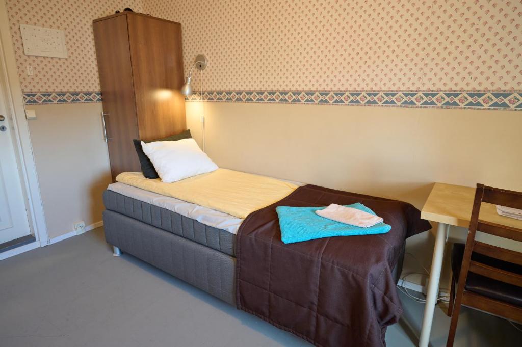 Liekorannan Majatalo- kodinomaista majoitusta rautatieasemaa vastapäätä - Twin Room