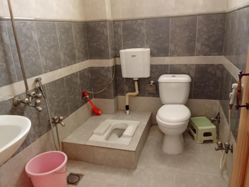 Koupelna v ubytování Crystal Hotel
