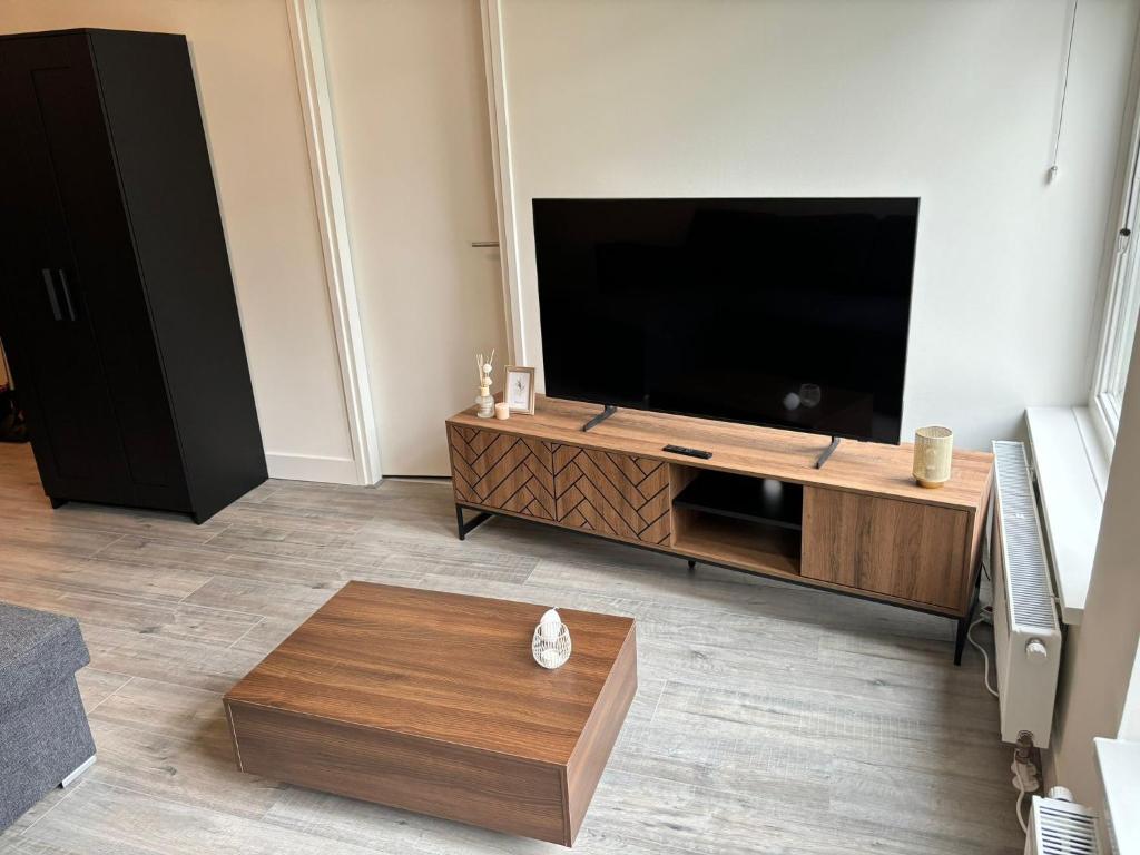 TV a/nebo společenská místnost v ubytování The Residence Deventer
