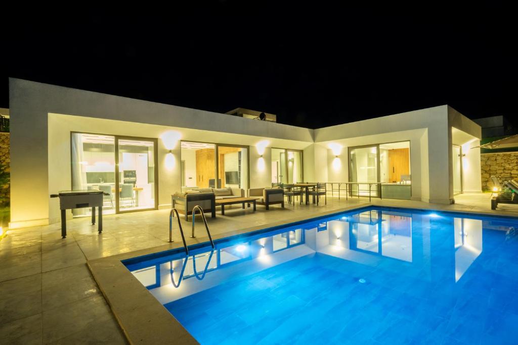 Bazén v ubytování Villa Mars 6 - PLANET LUXURY VILLAS nebo v jeho okolí