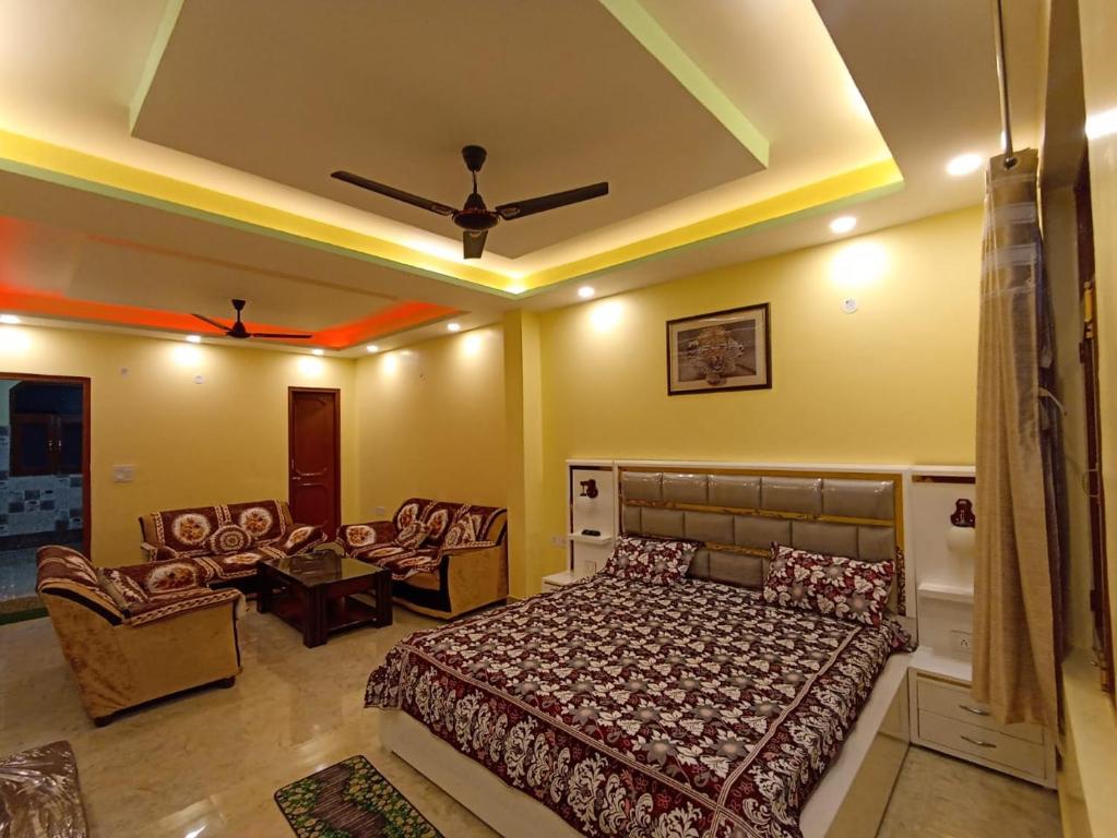 a bedroom with a bed and a couch at Kasauli Mountain Home Stay in Kasauli