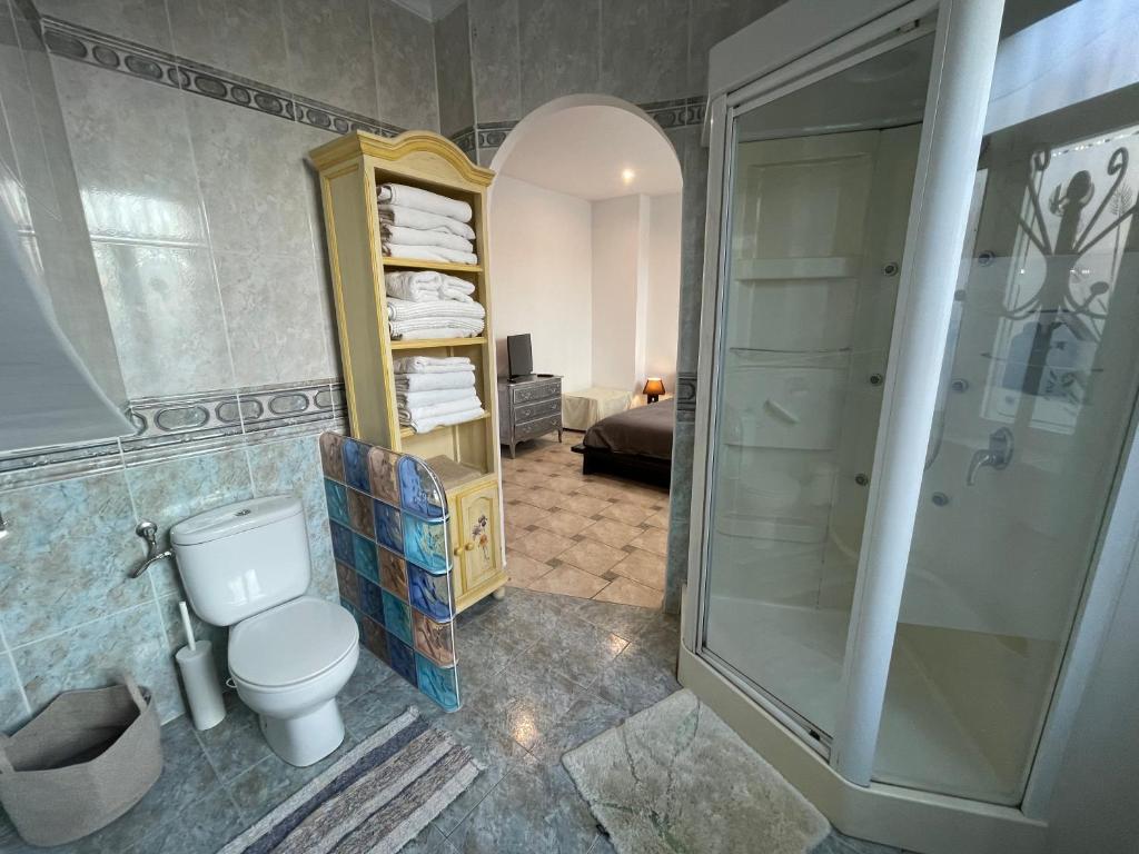 Kúpeľňa v ubytovaní Villa a 100 metros de la playa