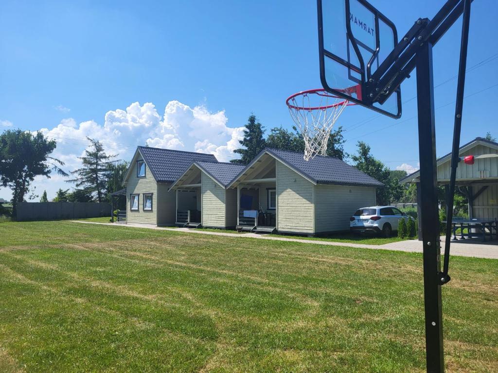 a basketball hoop in front of a house at Domek 5 osobowy in Stegna