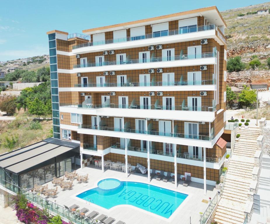Bazén v ubytování Mucobega Hotel 2 nebo v jeho okolí