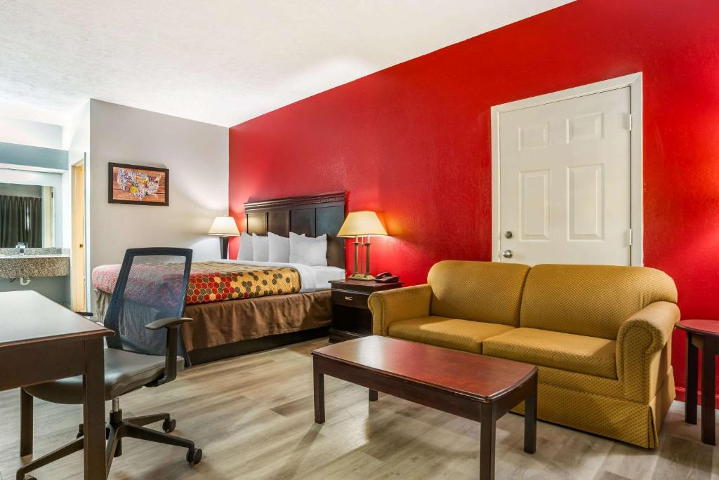 Econo Lodge Inn & Suites Philadelphia MS - King Room - Smoking