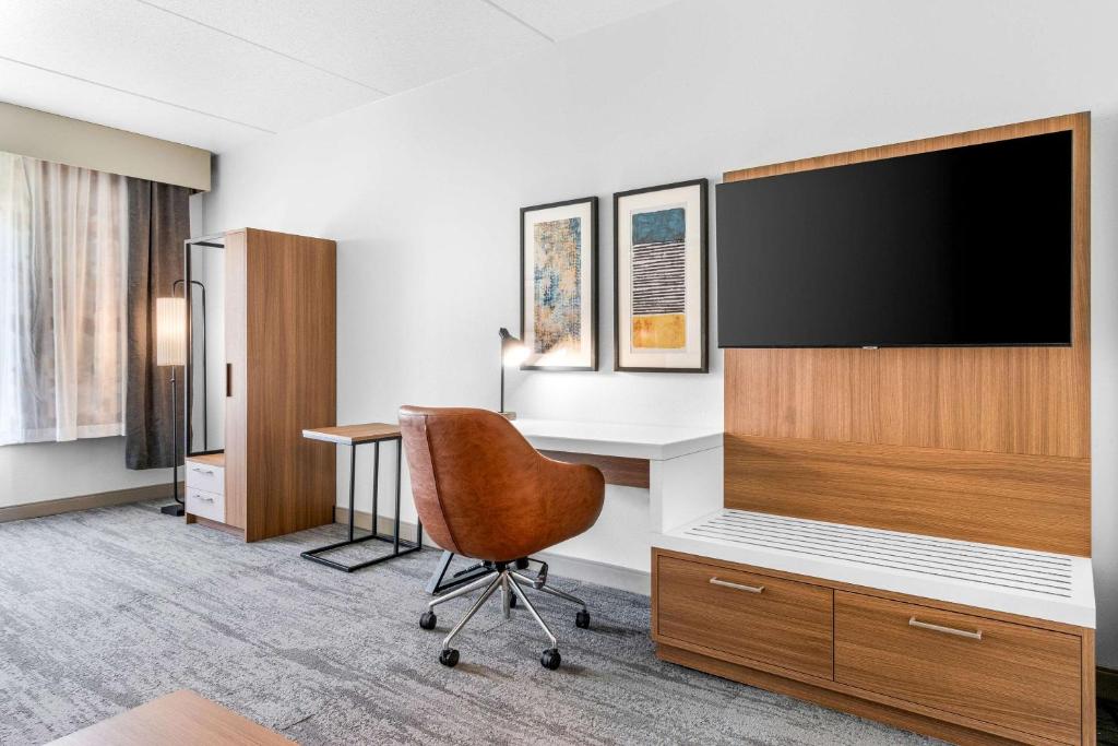 Comfort Inn & Suites York North photo