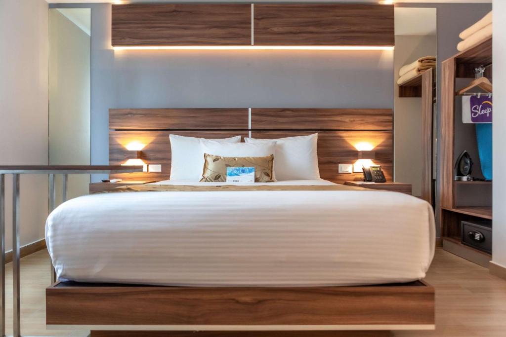 Postel nebo postele na pokoji v ubytování Sleep Inn Tijuana