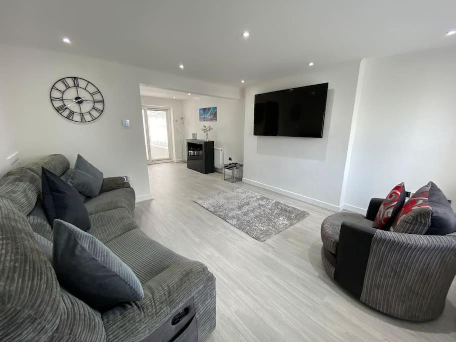 Refurbished 3 Bedroom House, Maghull (updated prices 2024)