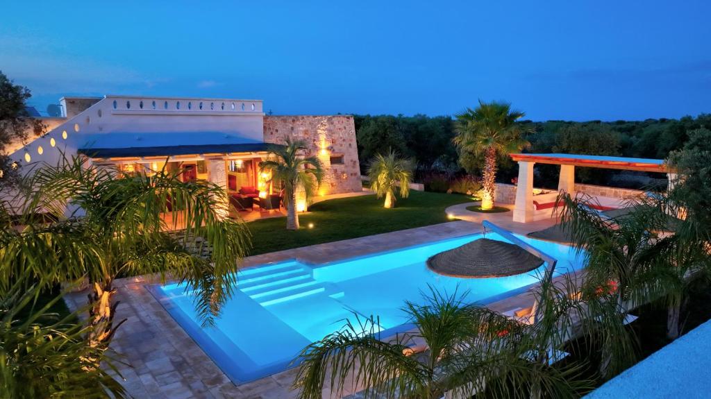 Bazén v ubytování Villa Gli Arcangeli nebo v jeho okolí