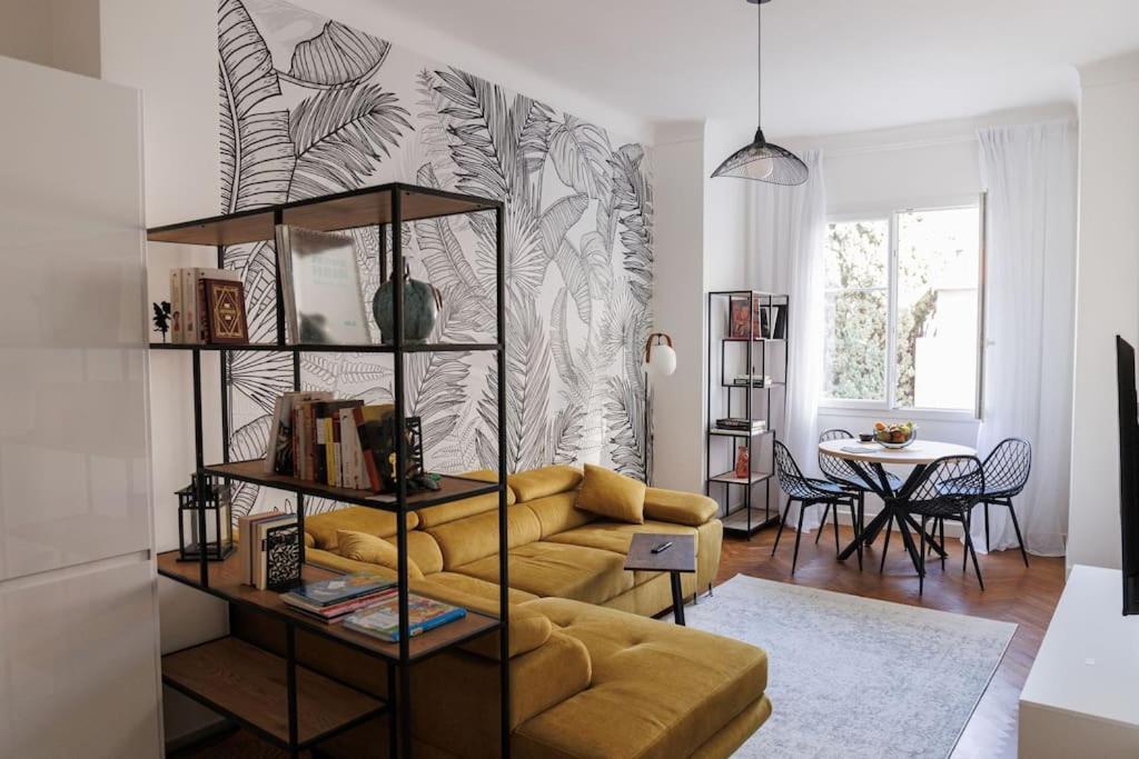 Photo de la galerie de l'établissement New Central Stylish 2 min from the beach Apartment, à Nice