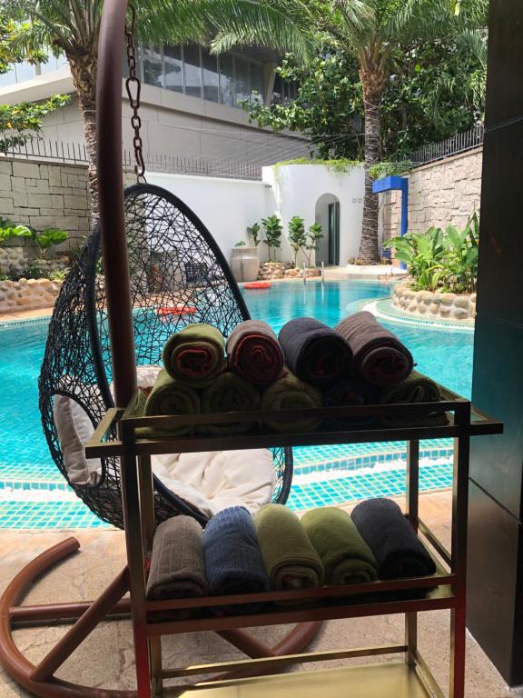 Bazén v ubytování OrangeBlue villa near Beach Pool free Vung Tau Vietnam nebo v jeho okolí