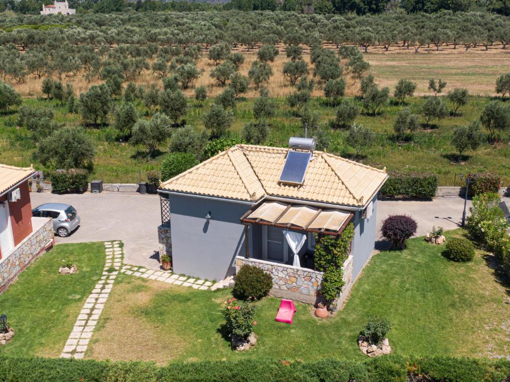 Zahrada ubytování Spedion Villa - Near to sea villas with heated swimming pool