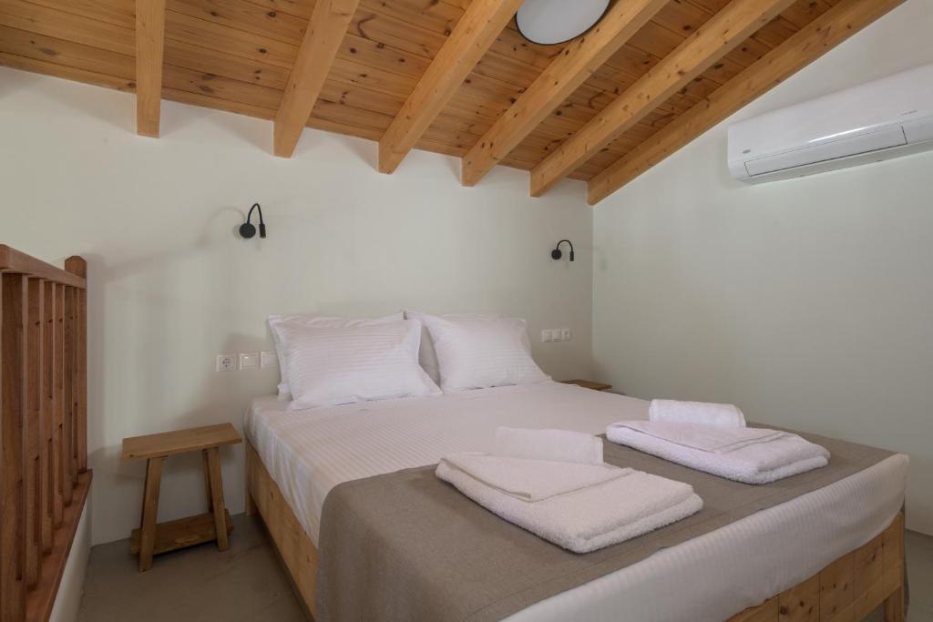 Postel nebo postele na pokoji v ubytování Onar Residences Chalki