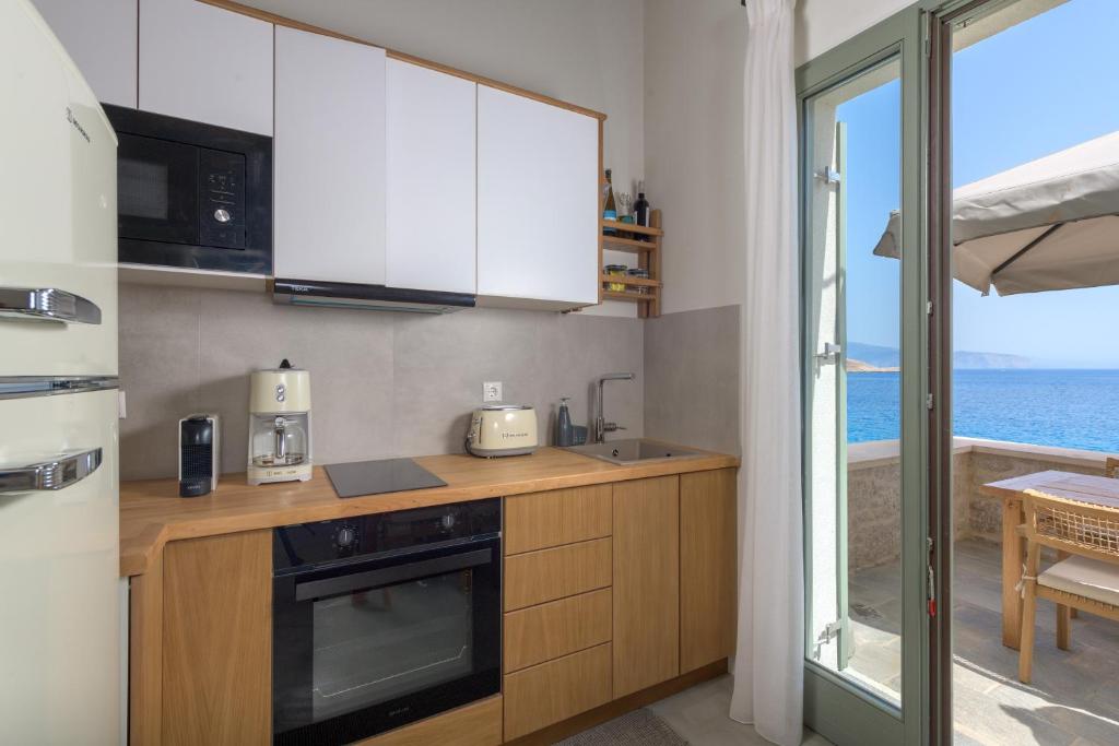 Kuchyň nebo kuchyňský kout v ubytování Onar Residences Chalki