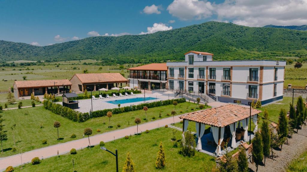 Nespecifikovaný výhled na hory nebo výhled na hory při pohledu z hotelu