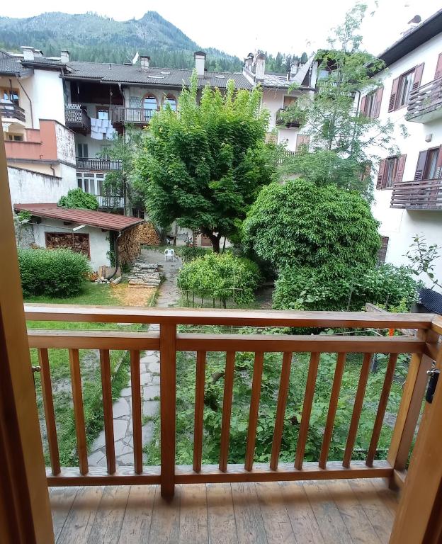 Nespecifikovaný výhled na hory nebo výhled na hory při pohledu z penzionu