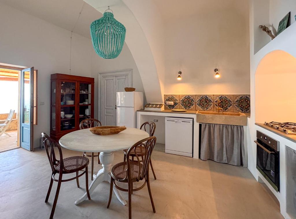 Kuchyňa alebo kuchynka v ubytovaní Casa Battiato
