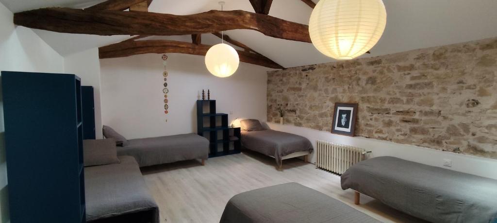 a living room with two couches and two lamps at Ohikoa in Saint-Étienne-dʼOrthe