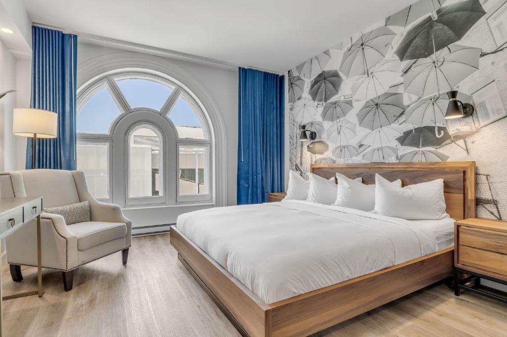 Ένα ή περισσότερα κρεβάτια σε δωμάτιο στο INITIAL - DISTRICT - Centre-Ville de Québec