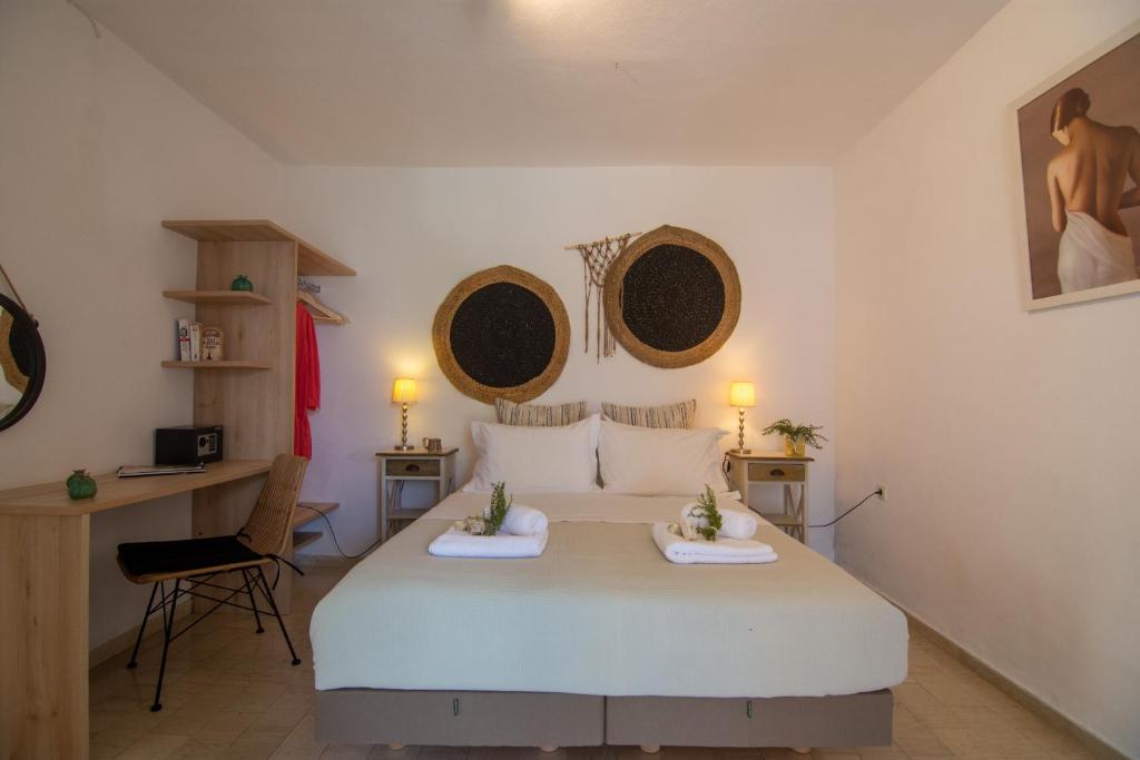 Postel nebo postele na pokoji v ubytování New! PaxosWhite Sea View Apartments & Studios!