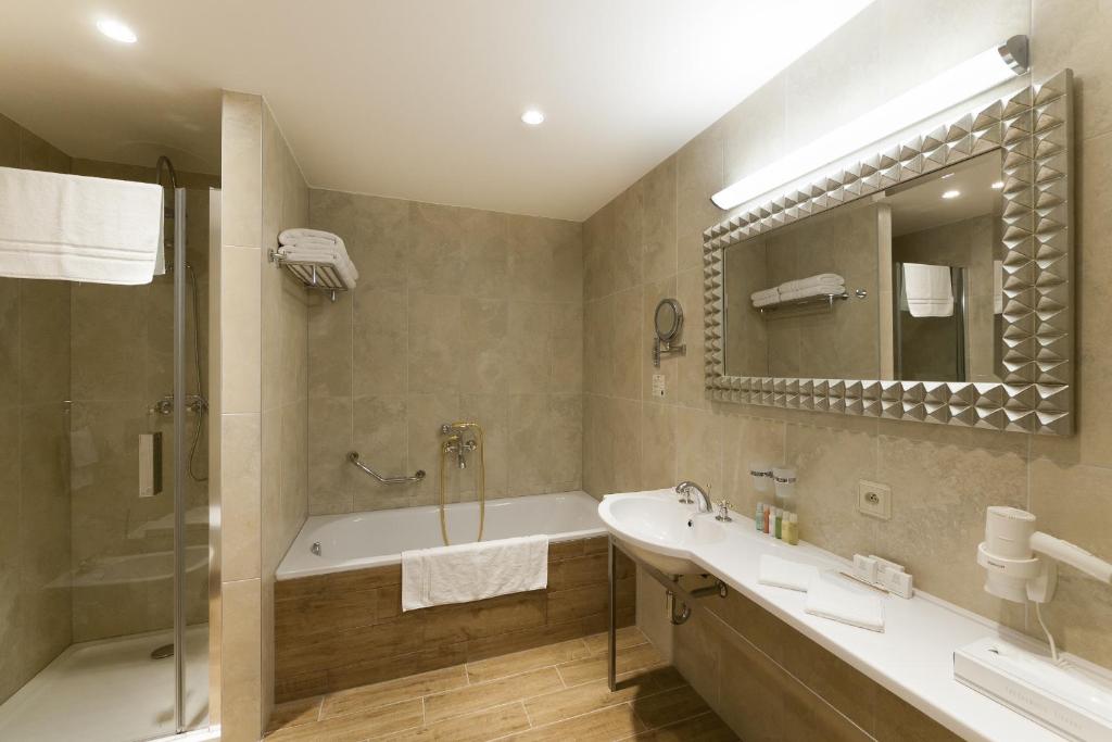 Grandhotel Ambassador Národní Dum - Resim 44