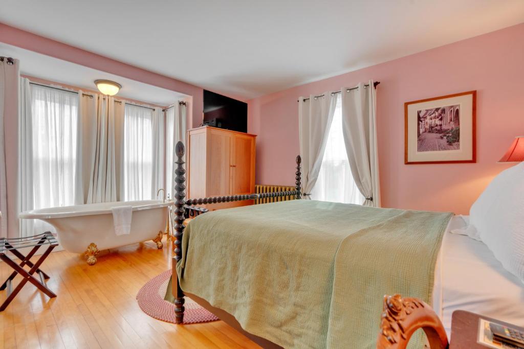 James Place Inn Bed and Breakfast - Zimmer Mit Queensize-Bett Und Whirlpool