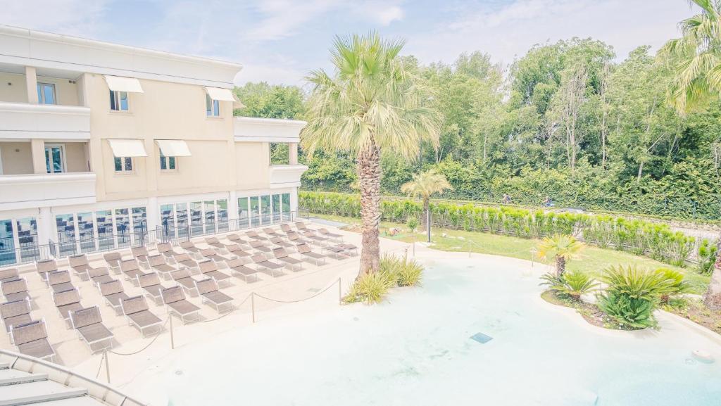 Bazén v ubytovaní Relais du Lac Loft - Italian Homing alebo v jeho blízkosti