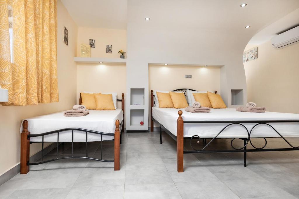 Posteľ alebo postele v izbe v ubytovaní Lefkes Studios