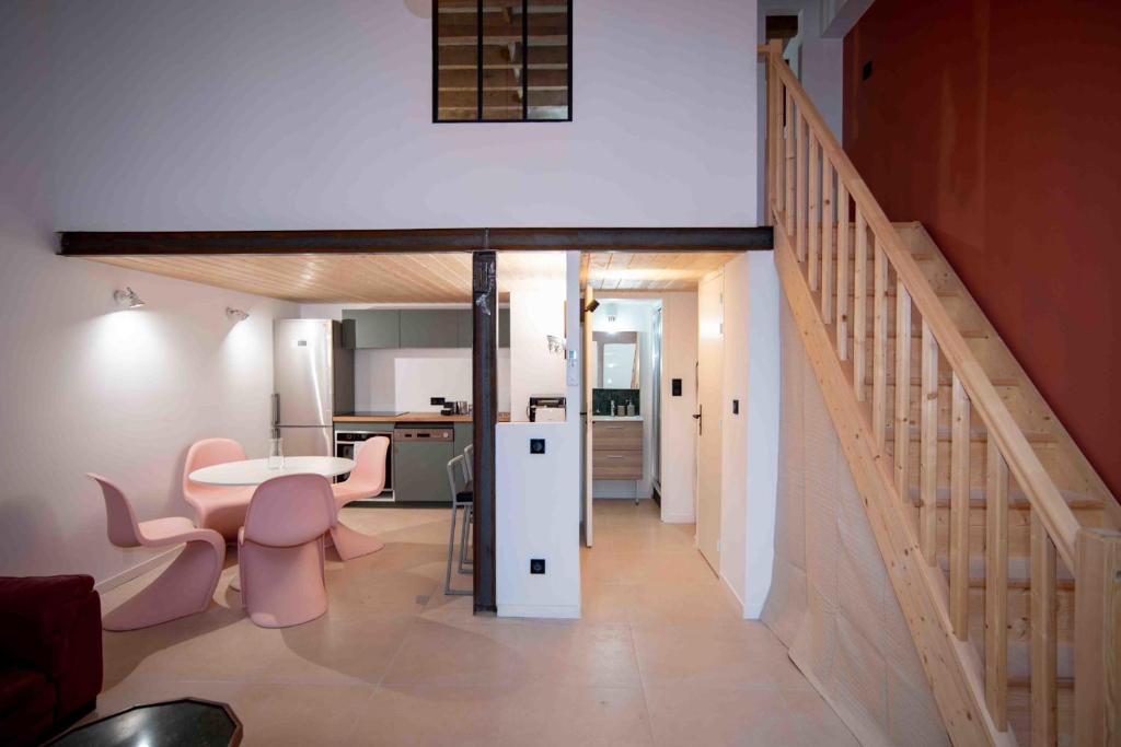 Apartment with mezzanine near the train station