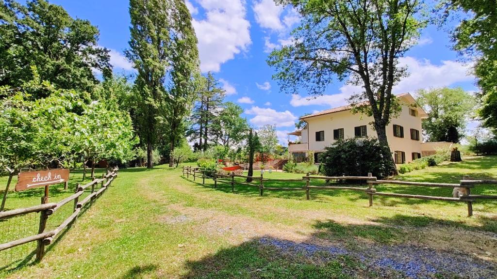 Ogród w obiekcie Locazione turistica nel verde Civita di Bagnoregio