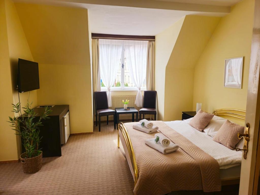TV a/nebo společenská místnost v ubytování Hotel Lužná