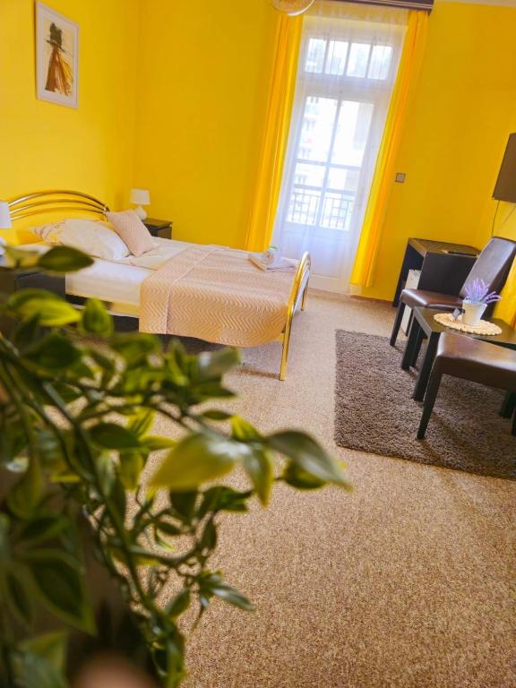 Postel nebo postele na pokoji v ubytování Hotel Lužná