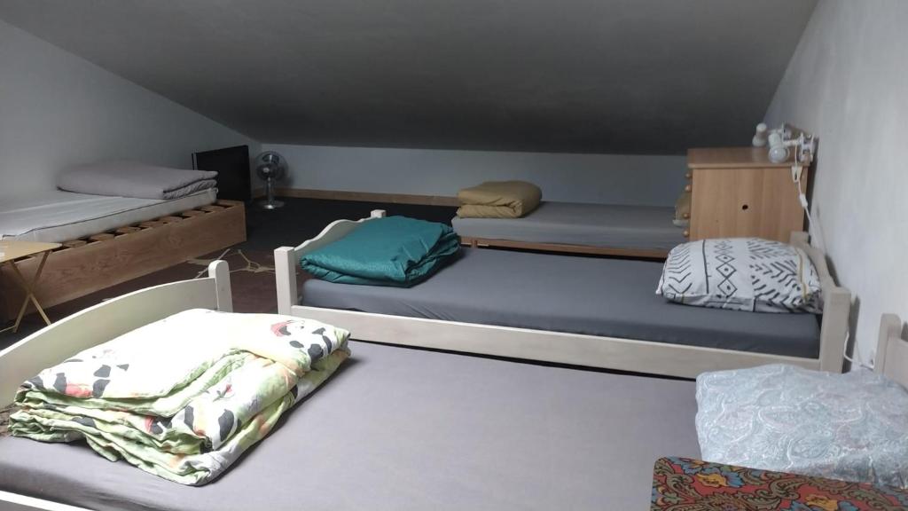 Postel nebo postele na pokoji v ubytování Gîtes de Revirand