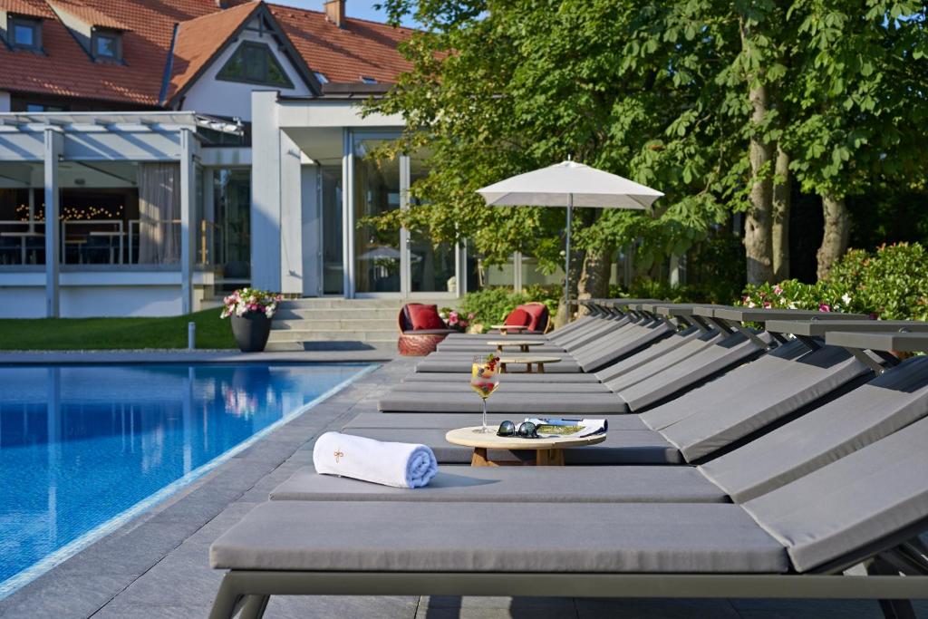 Bazén v ubytovaní Normafa Hotel & Retreat alebo v jeho blízkosti