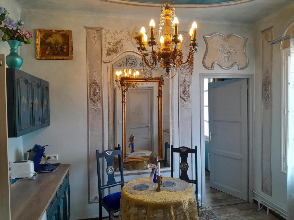 Fotografie z fotogalerie ubytování Penthouse en bleu royal v destinaci Vinça