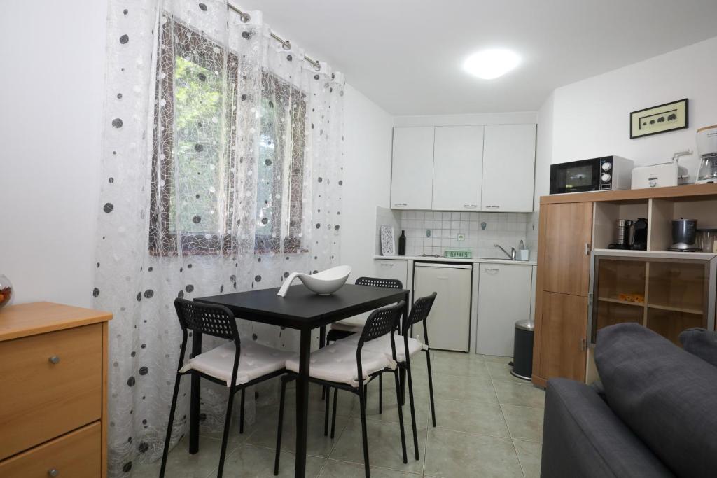 Kuchyň nebo kuchyňský kout v ubytování Apartment Matija