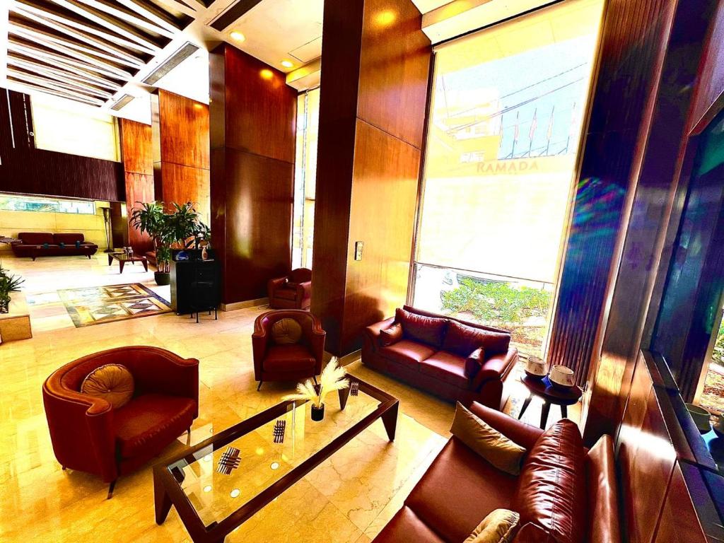 Posezení v ubytování King Suites Hotel