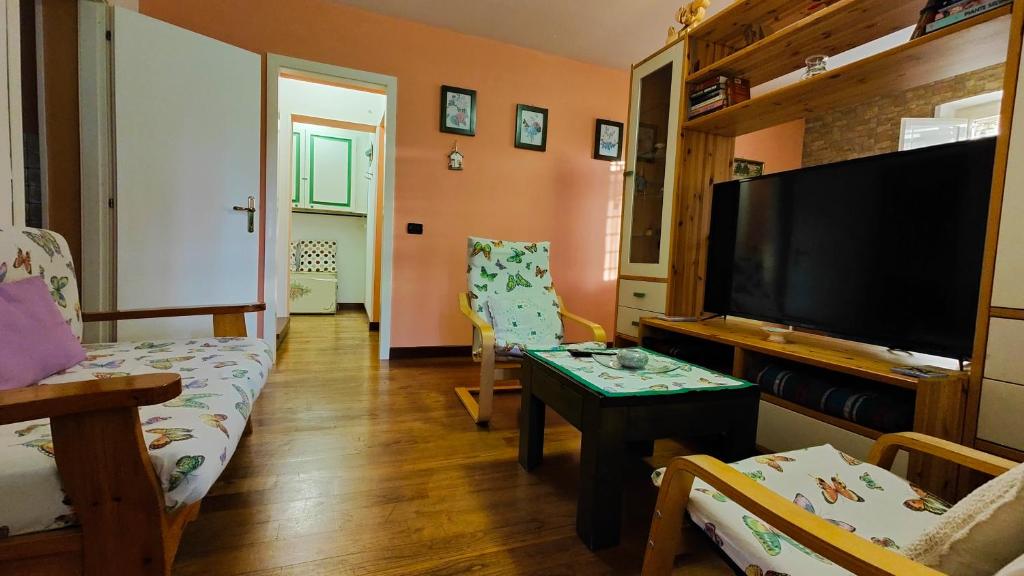 Telewizja i/lub zestaw kina domowego w obiekcie Locazione turistica nel verde Civita di Bagnoregio