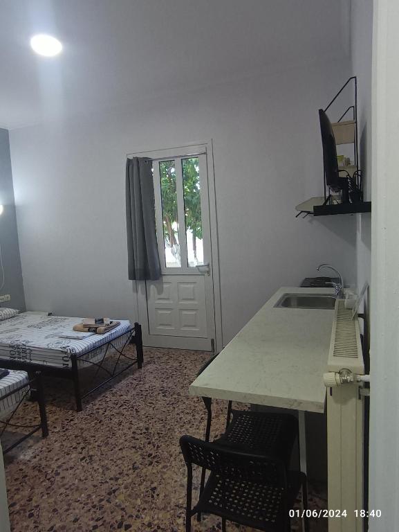 A television and/or entertainment centre at RENA APARTMENTS