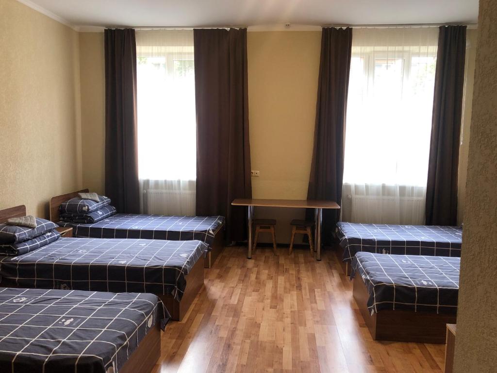 Postel nebo postele na pokoji v ubytování Monada Hotel & Hostel