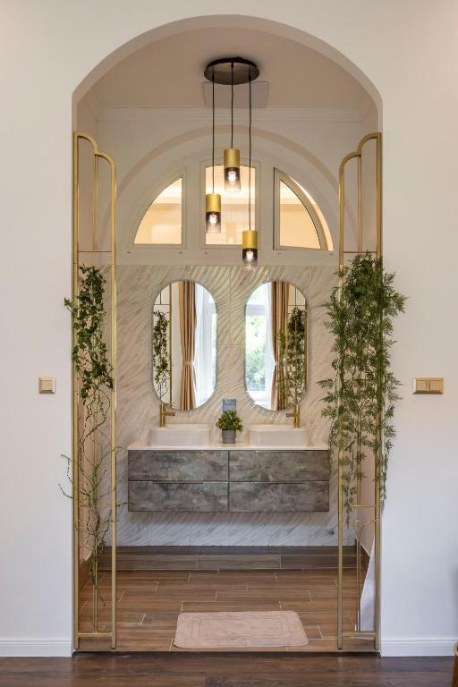 Foto de la galería de High-end Luxurious Quentin Residence in the Heart of Budapest en Budapest