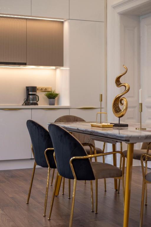 Foto de la galería de High-end Luxurious Quentin Residence in the Heart of Budapest en Budapest