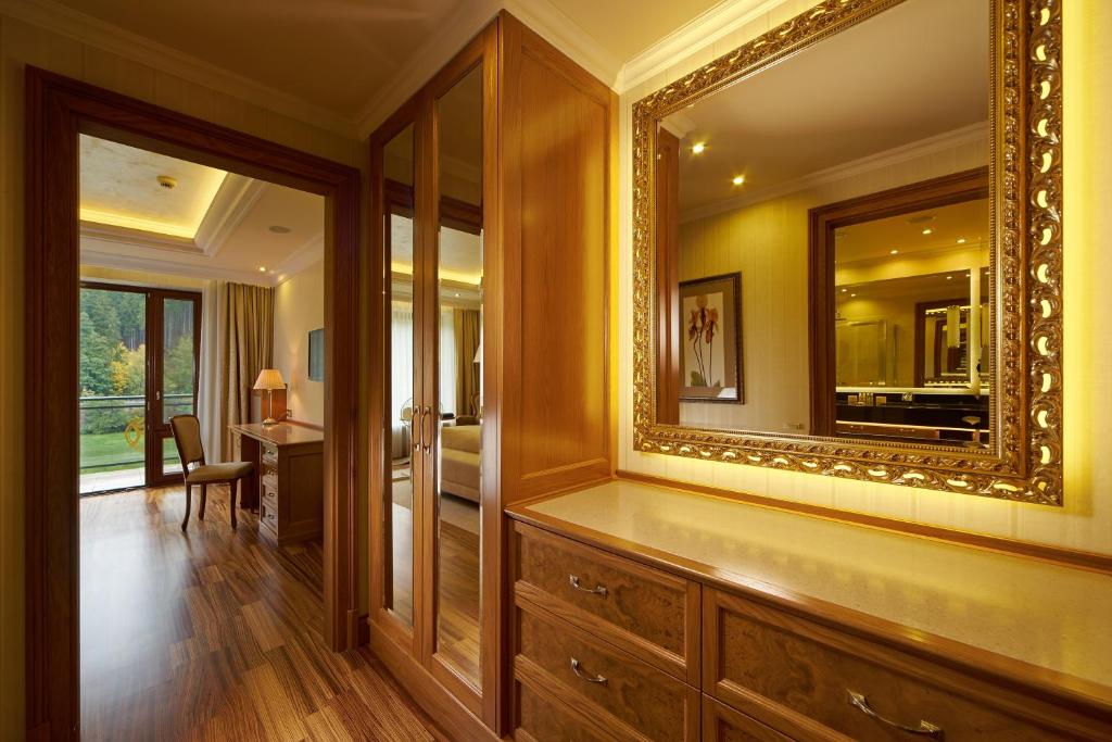 Retro Riverside Wellness Resort - 6